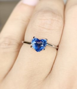 1.06 carat Blue Sapphire