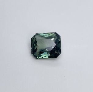 2.56 carat Party Sapphire is well cut to bring out the best colour and luster,