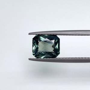2.56 carat Party Sapphire is well cut to bring out the best colour and luster,