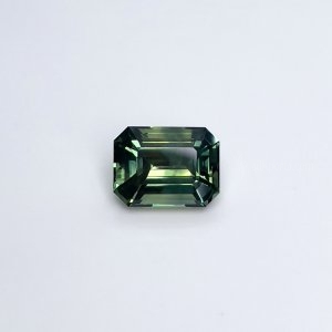 3.10 carat Parti Sapphire is well cut to bring out the best colour and luster