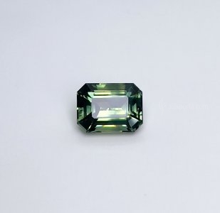 3.10 carat Parti Sapphire is well cut to bring out the best colour and luster