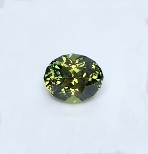 4.63 carat party Sapphire is well cut to bring out the best colour and luster